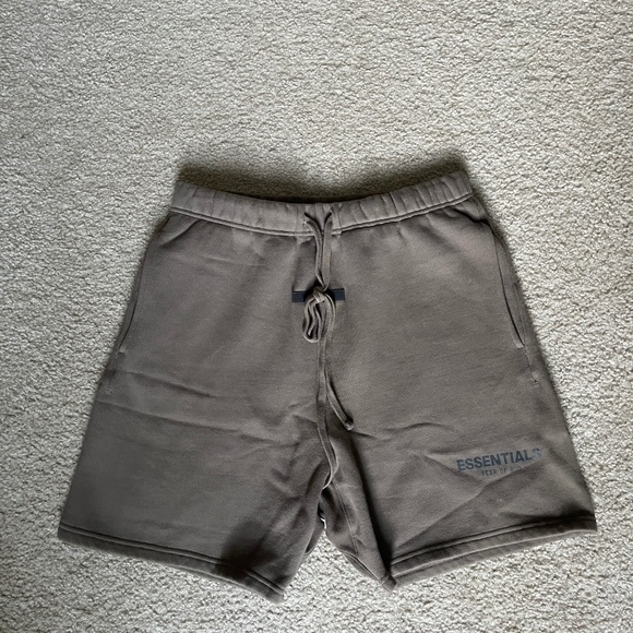 Fear of God Essentials Sweat Shorts in Harvest, Size Small - Picture 1 of 3